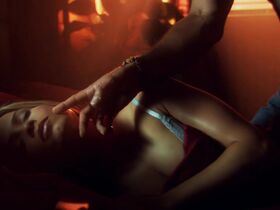 Christina Cox sexy - Blood Ties s01e06 (2007)