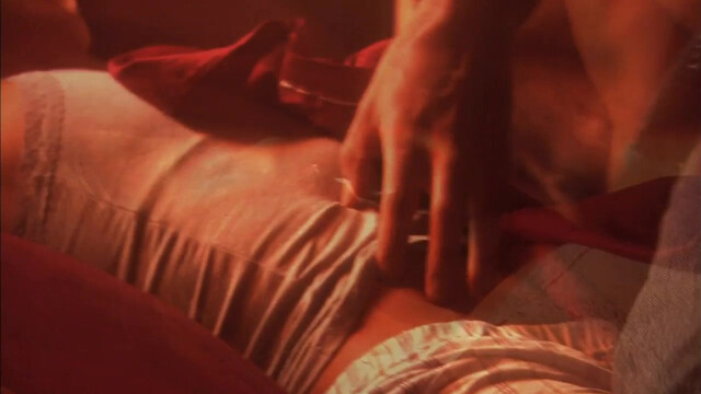 Christina Cox sexy - Blood Ties s01e06 (2007)