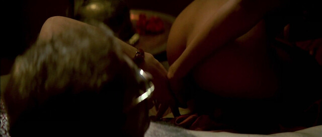 Vicenta N'Dongo nude - Airbag (1997)