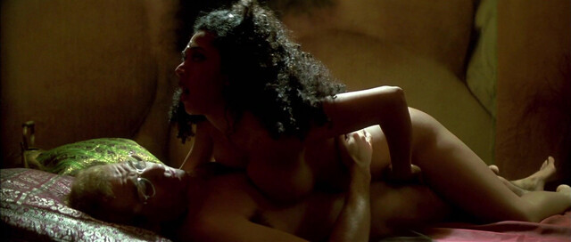 Vicenta N'Dongo nude - Airbag (1997)