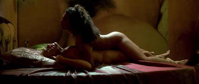 Vicenta N'Dongo nude - Airbag (1997)