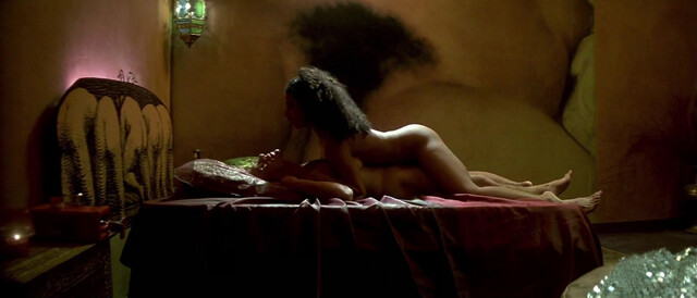 Vicenta N'Dongo nude - Airbag (1997)