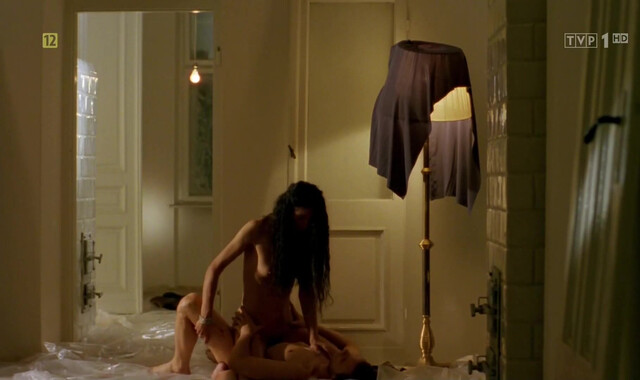 Grażyna Wolszczak nude - Gry Uliczne (1996)