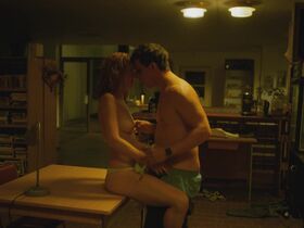 Martina Babisova nude - Holka od vedle (2025)