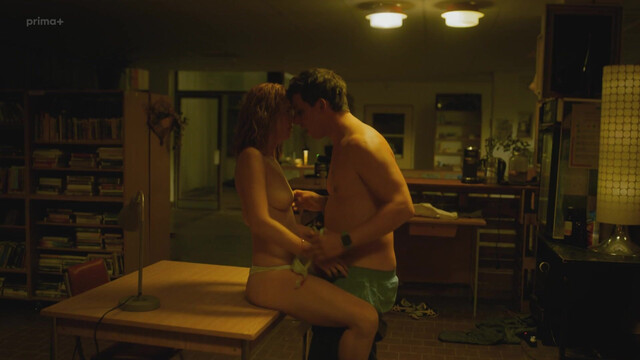 Martina Babisova nude - Holka od vedle (2025)