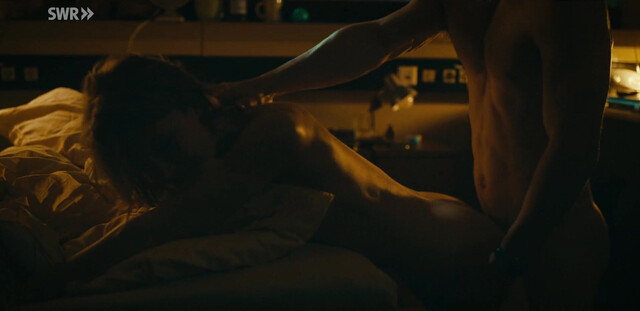 Magdalena Laubisch nude - Die Nichte des Polizisten (2025)