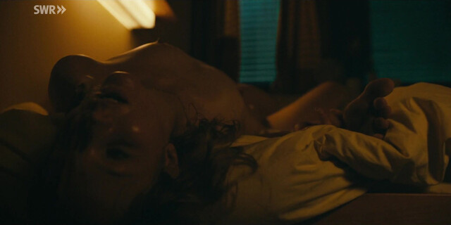 Magdalena Laubisch nude - Die Nichte des Polizisten (2025)