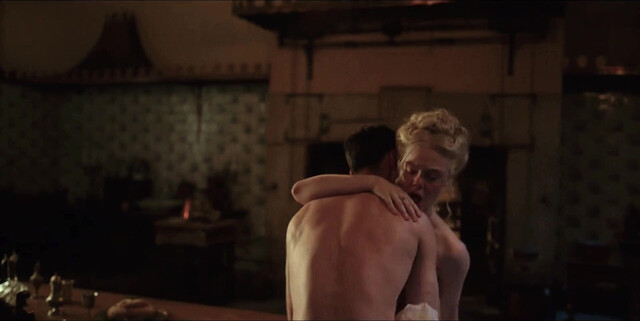 Elle Fanning nude - The Great s01e4-9, s02e9, s03e10 (2021)