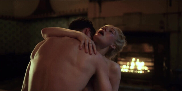 Elle Fanning nude - The Great s01e4-9, s02e9, s03e10 (2021)
