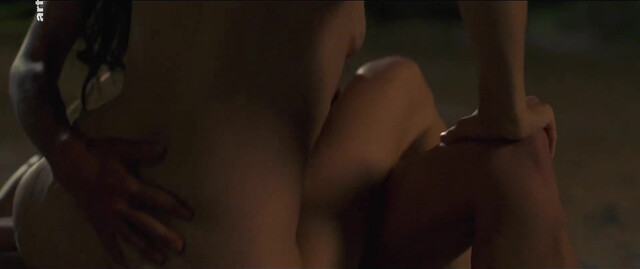 Meret Becker nude, Sabine Timoteo nude - Wer hat eigentlich die Liebe erfunden (2018)