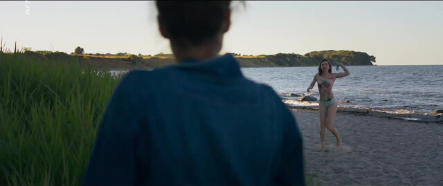 Meret Becker nude, Sabine Timoteo nude - Wer hat eigentlich die Liebe erfunden (2018)