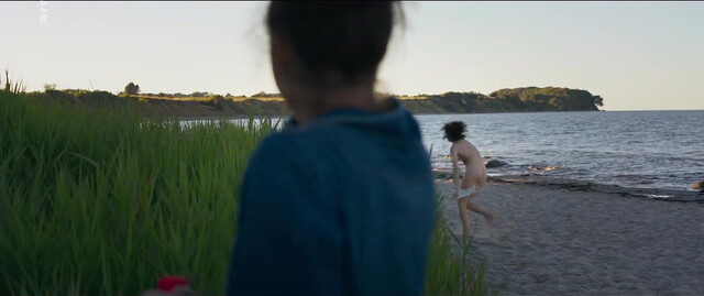 Meret Becker nude, Sabine Timoteo nude - Wer hat eigentlich die Liebe erfunden (2018)