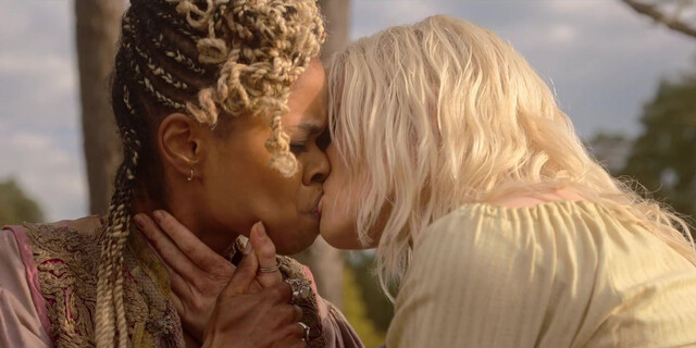 Anya Chalotra sexy, Freya Allan sexy, Christelle Elwin sexy, etc - The Witcher s04 (2025)