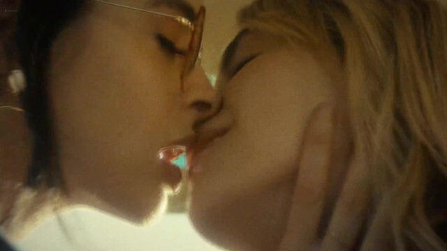 Kiernan Shipka, Krysten Ritter, etc - Stone Cold Fox (2025)