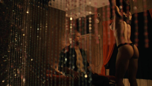 Suzanne Quast nude – Dark Tourist (2012)