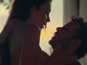 Hande Ercel sexy - Chasing the Wind (2025)