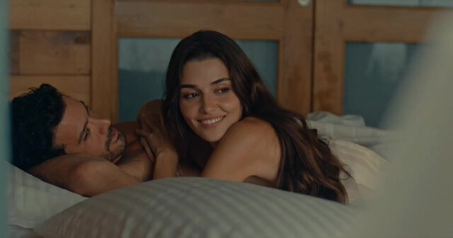 Hande Ercel sexy - Chasing the Wind (2025)