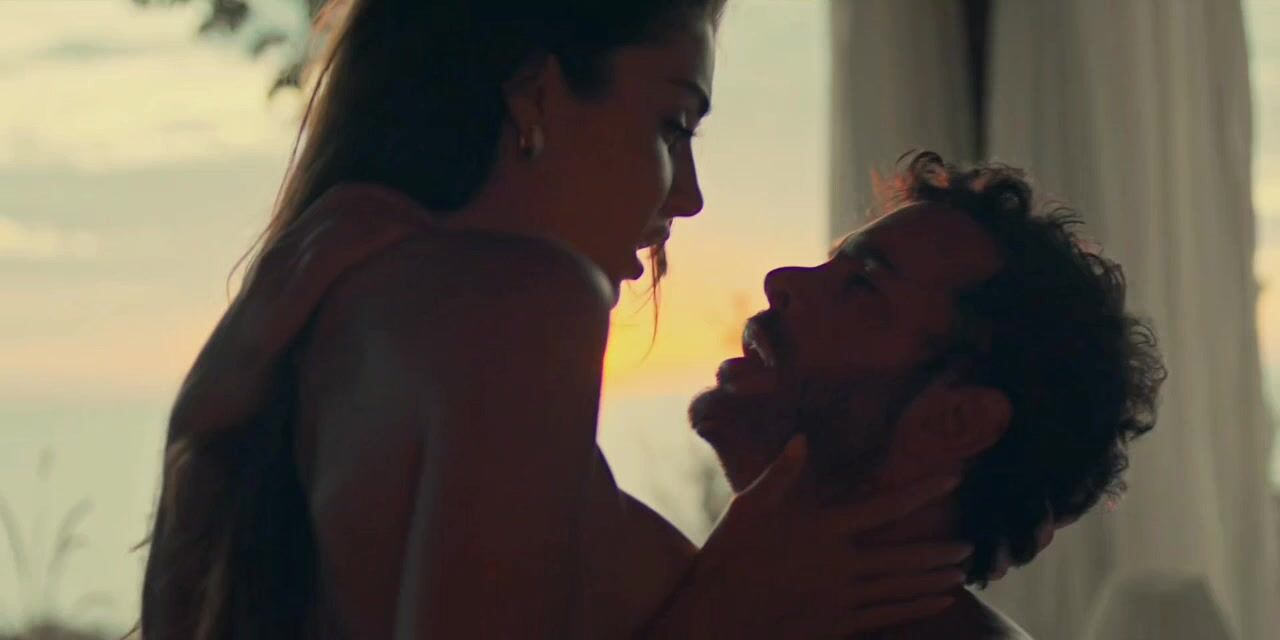 Hande Ercel sexy - Chasing the Wind (2025)