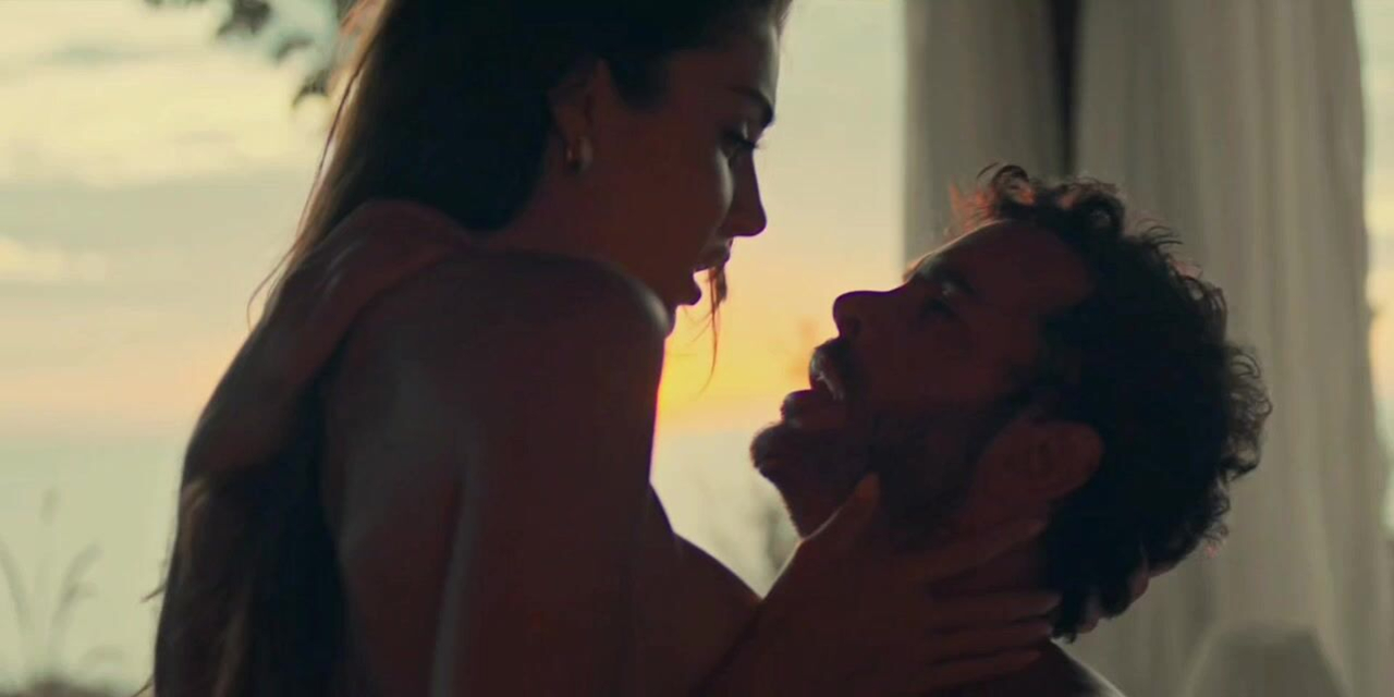 Hande Ercel sexy - Chasing the Wind (2025)