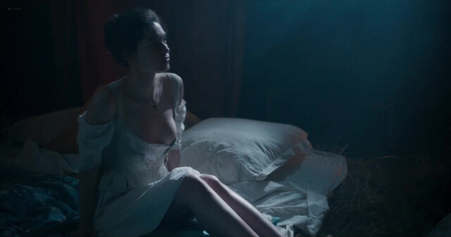Anamaria Vartolomei nude, Phoebe Fox nude - The Seduction s01e01 (2025)