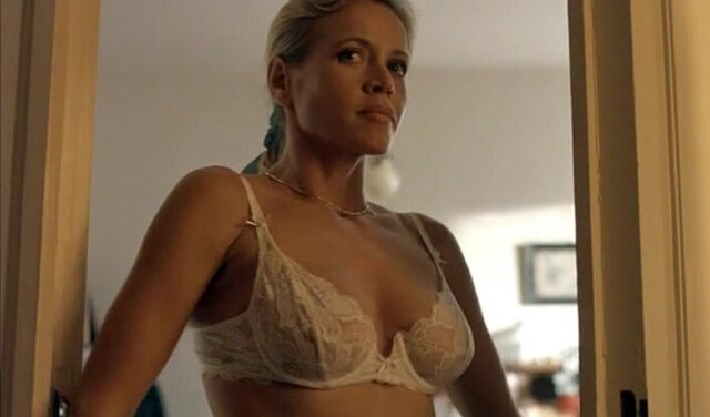 Jana Svandova nude - The Garden (Záhrada) (1995)