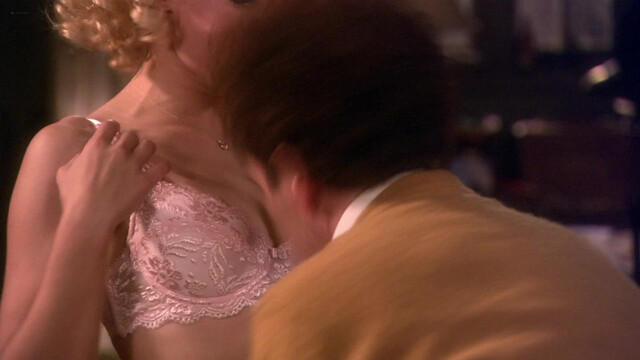 Kristen Bell sexy, Neve Campbell sexy,Amy Spanger sexy, Ana Gasteyer sexy - Reefer Madness: The Movie Musical (2005)