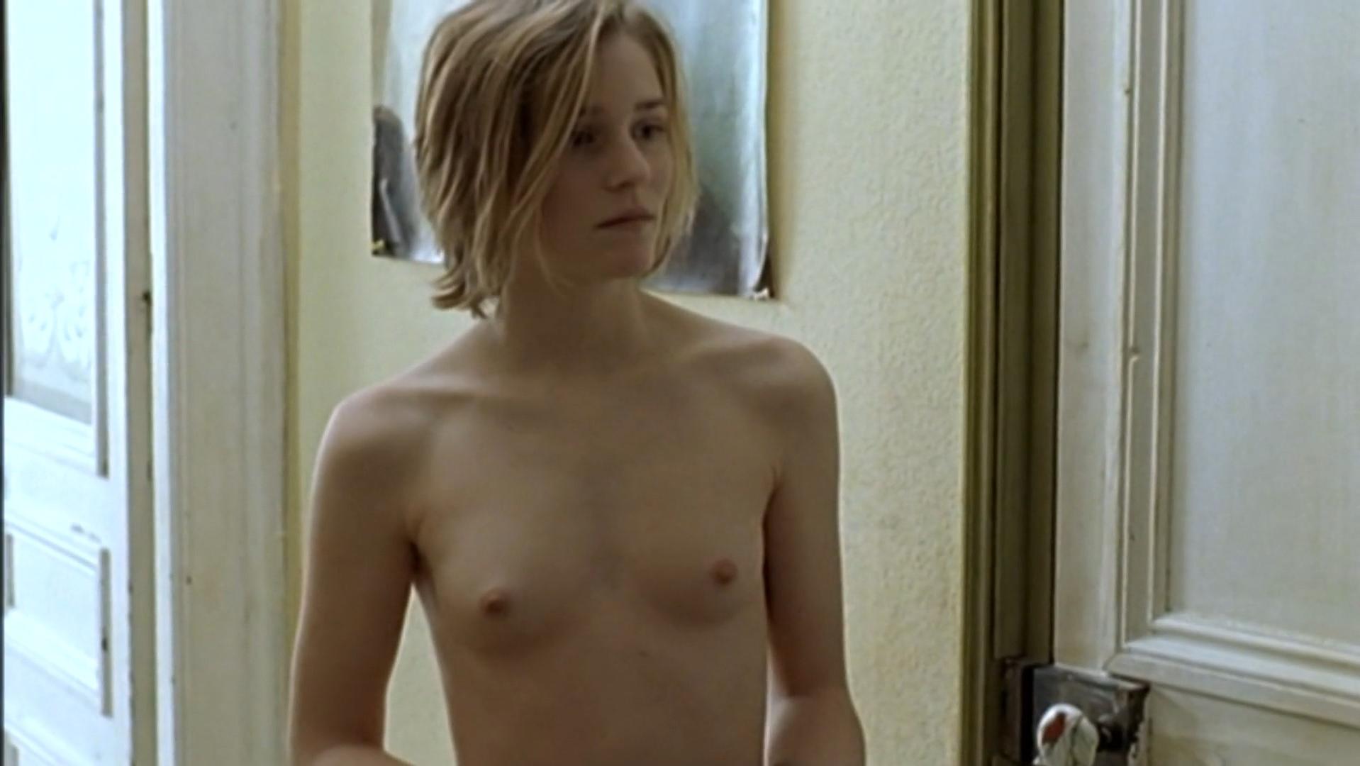 Natacha Regnier nude - La vie revee des anges (1998)