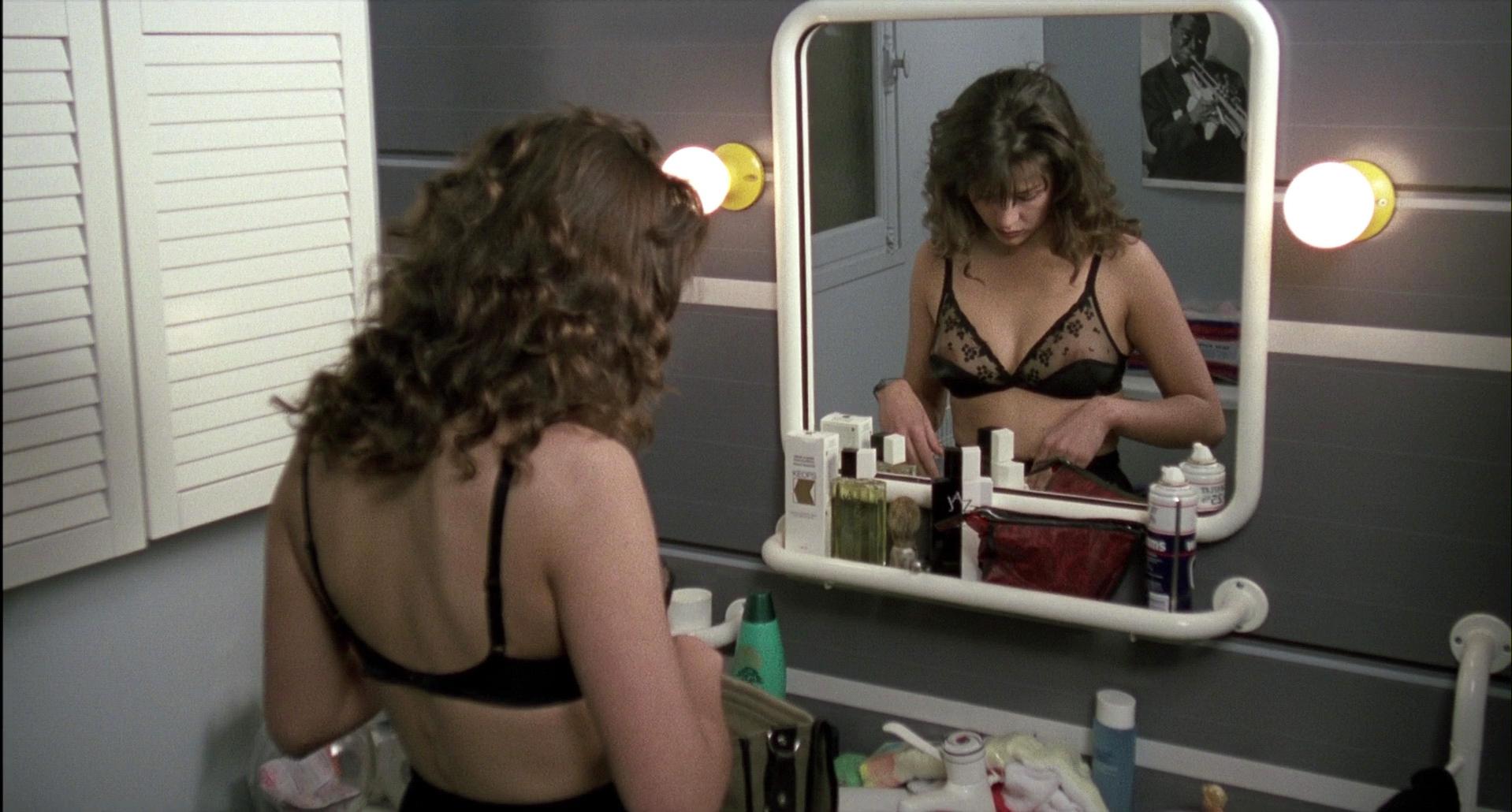 Sophie Marceau nude - L'etudiante (1988)