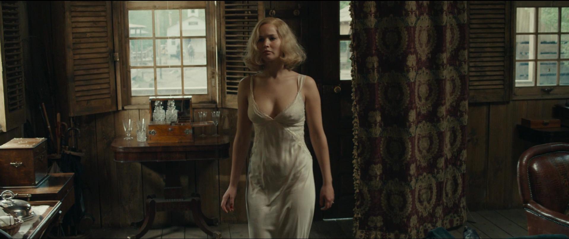 Jennifer Lawrence sexy - Serena (2014)