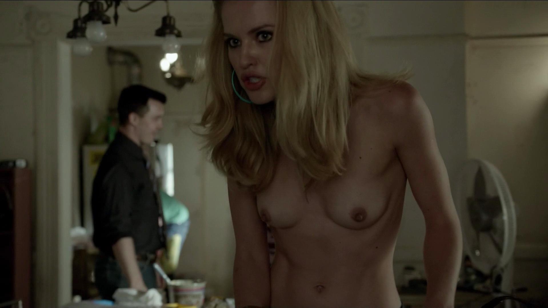 Ileana Huxleys nude, Emmy Rossum sexy - Shameless s05e01 (2015)