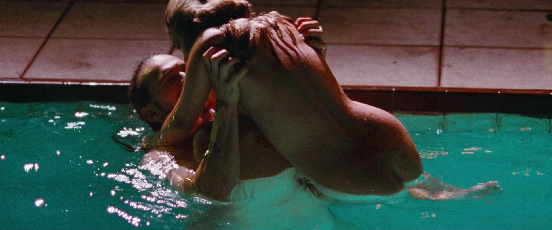 Vanessa hudgens nude sex scene