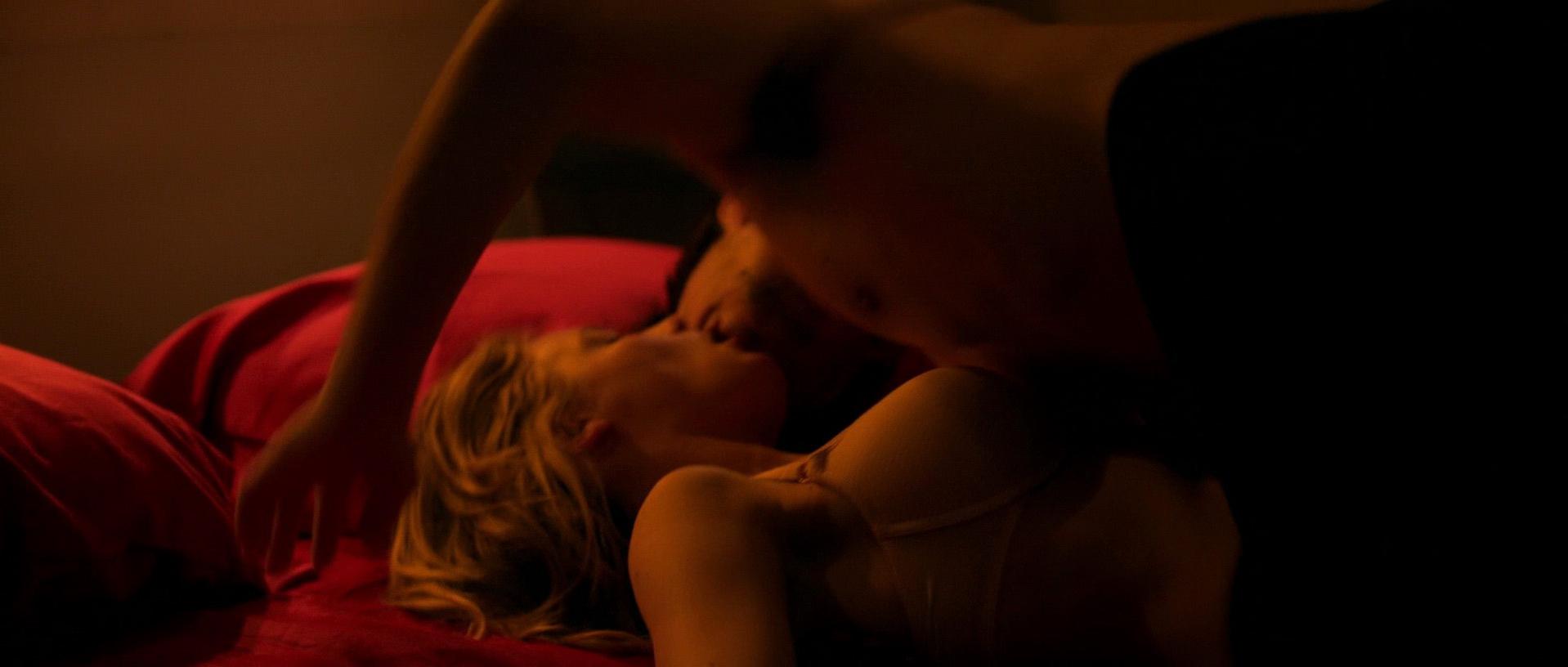 Gillian Jacobs sexy, Scottie Thompson nude - The Lookalike (2014)