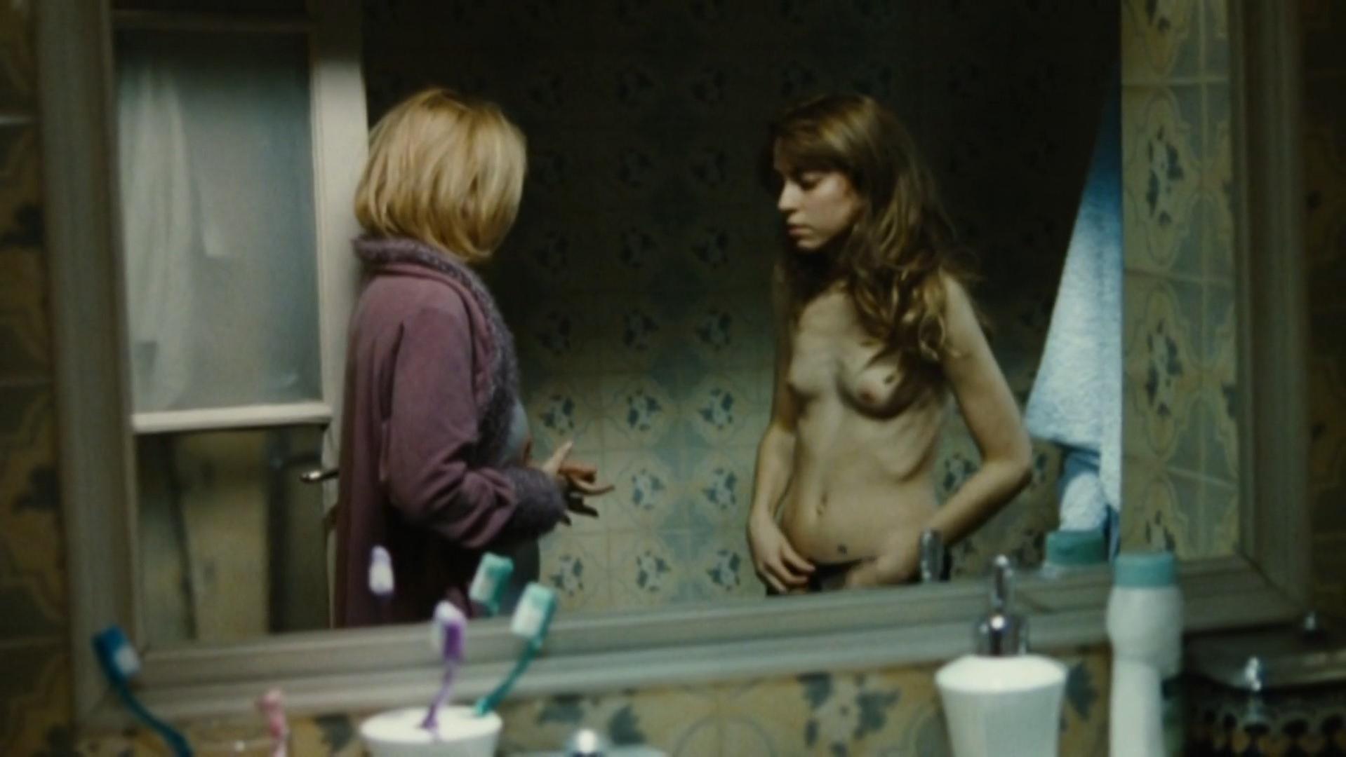 Nude video celebs » Ines Efron nude, Mariela Vitale nude - El nino pez  (2009)
