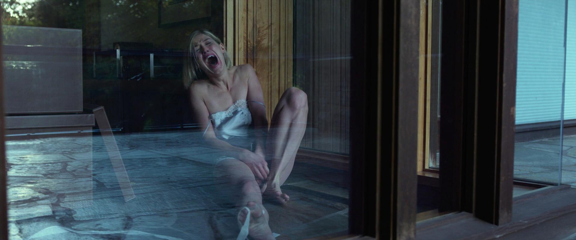 Rosamund Pike nude - Gone Girl (2014)