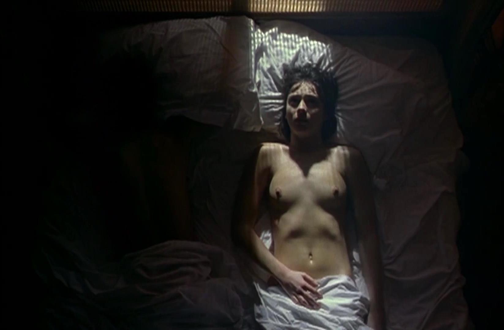 Amanda Ryan nude - The Hunger (1997)