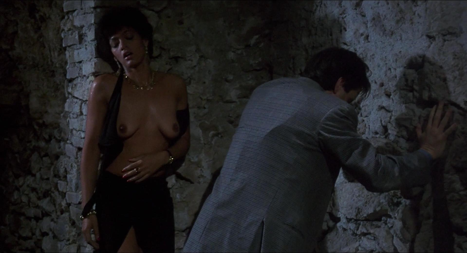 Raffaella Offidani nude, Barbara Crampton sexy - Castle Freak (1995)