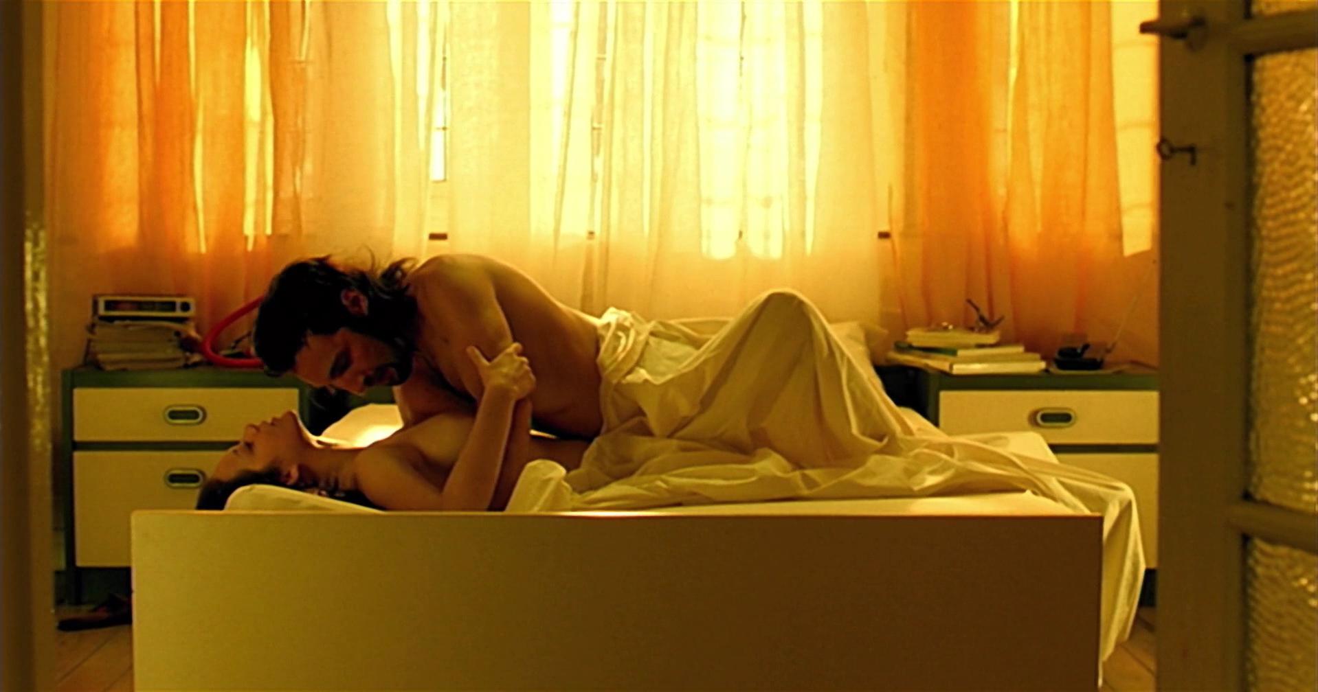 Marion Cotillard nude - Love Me if You Dare (2003)
