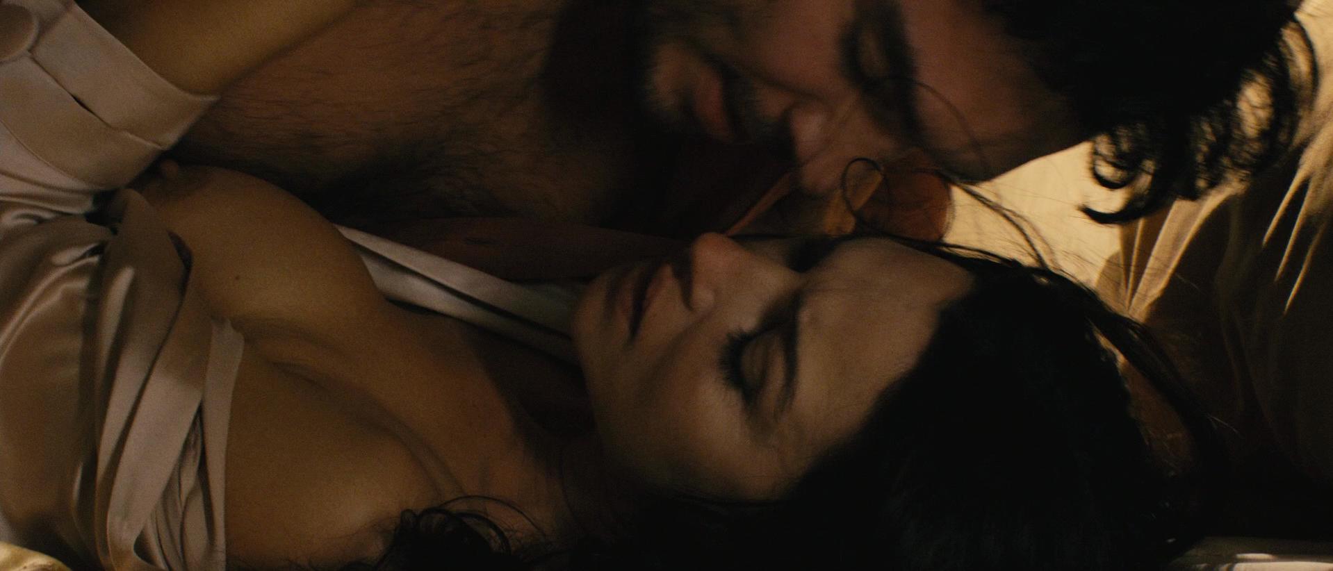 Monica Bellucci nude - Don't Look Back (2009)