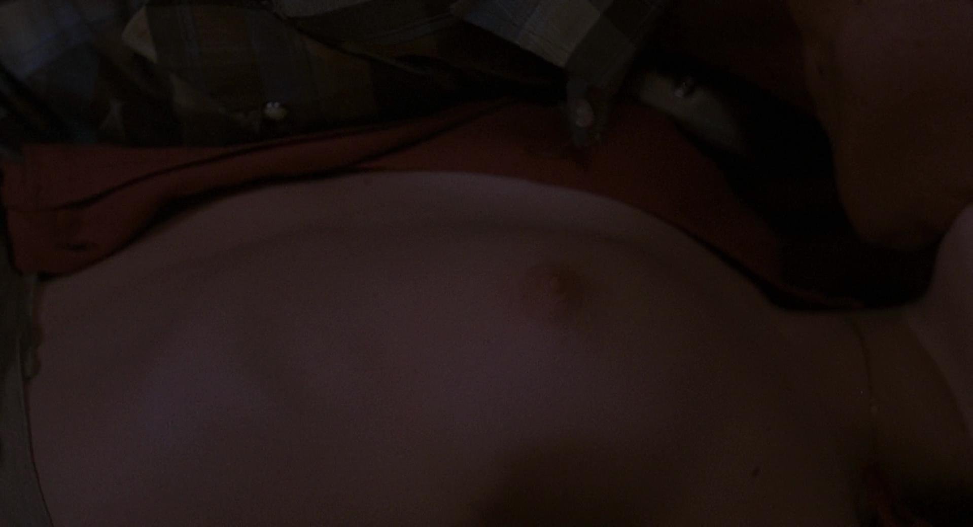Jennifer jason leigh boobs