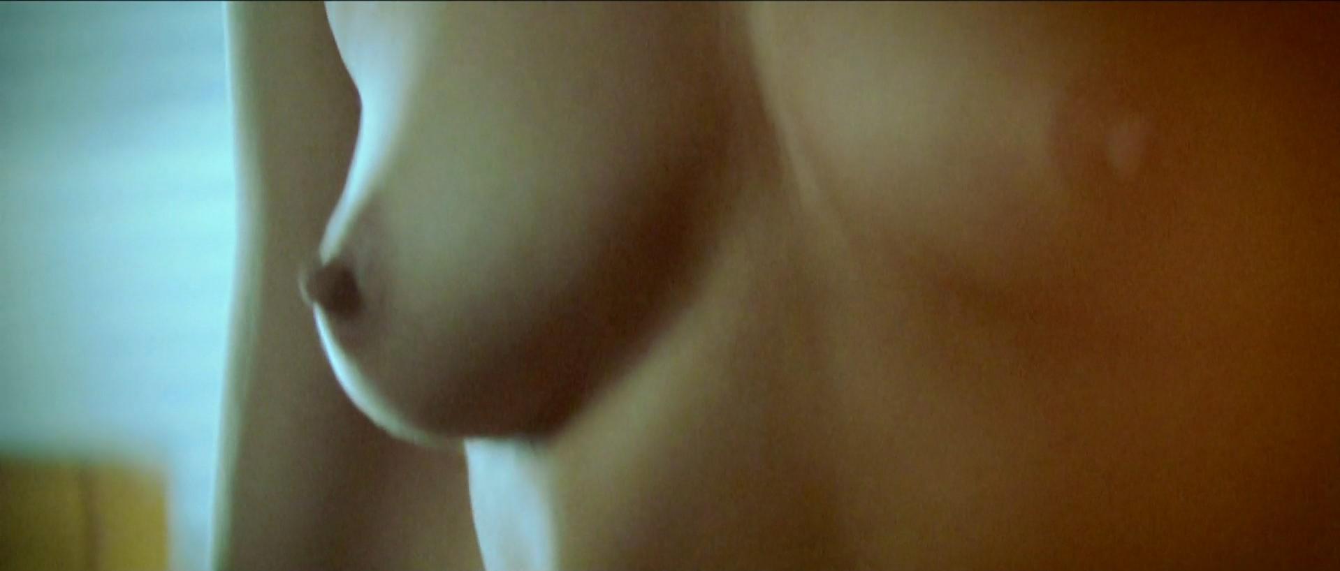 Saskia Valencia nude - Kopf oder Zahl (2009)