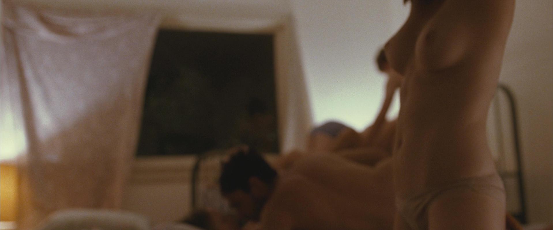 Elizabeth Olsen nude - Martha Marcy May Marlene (2011)