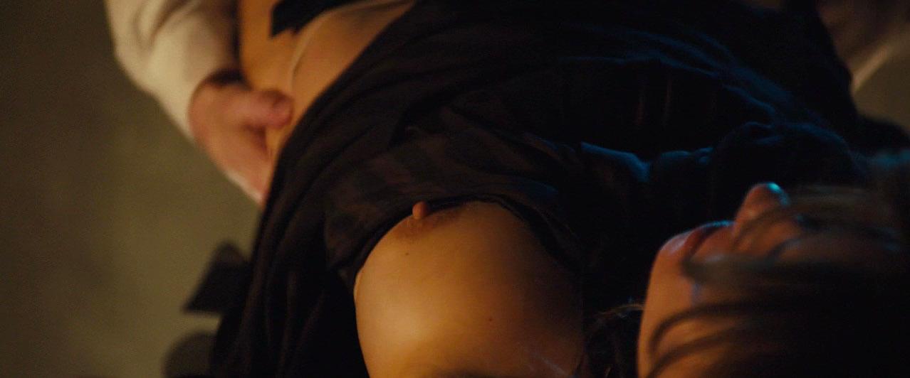 Sienna Miller nude - High-Rise (2015)