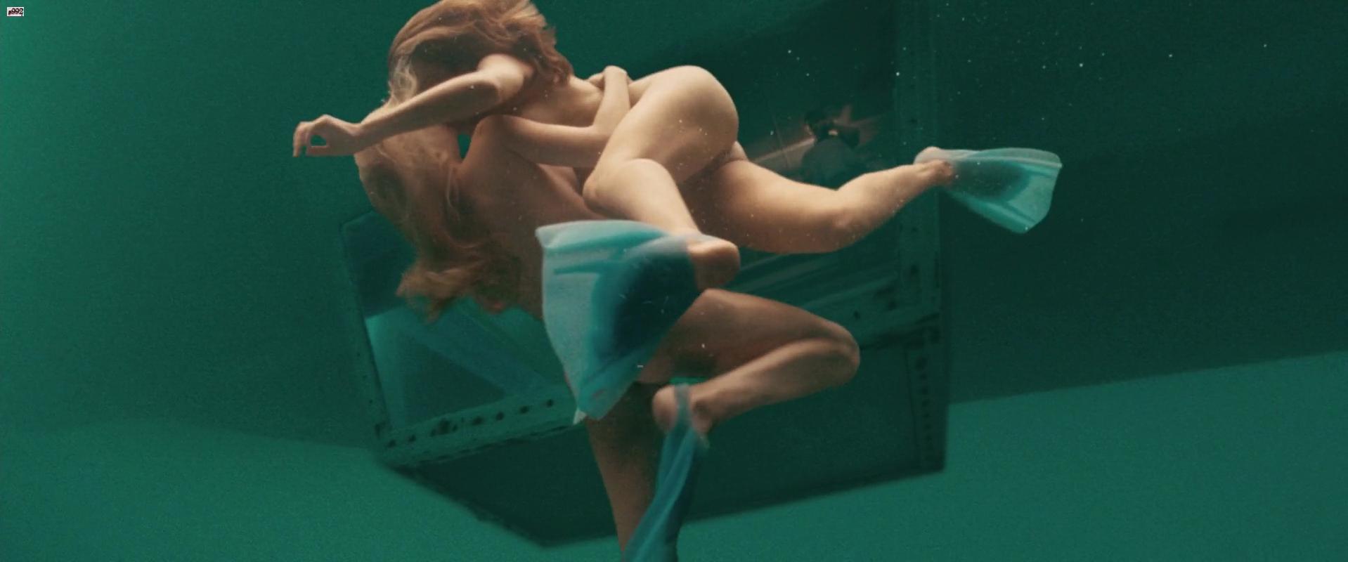 Nude video celebs » Kelly Brook nude - Piranha 3D (2010)