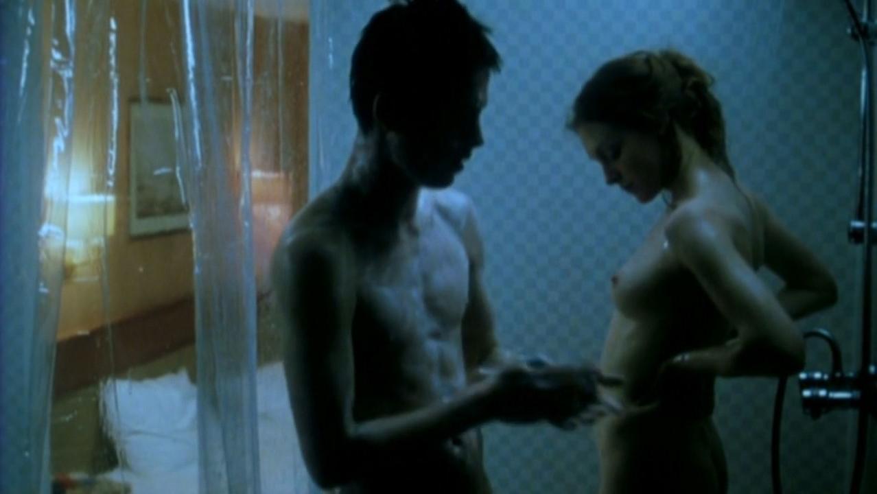 Sarah Pratt nude - Breve traversee (2001)