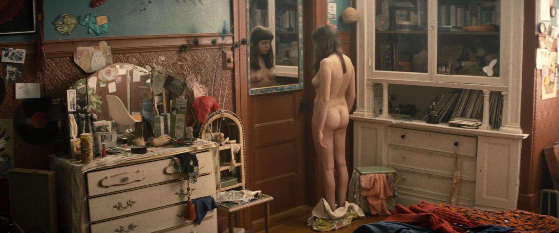 Bel Powley nude - The Diary of a Teenage Girl (2015)