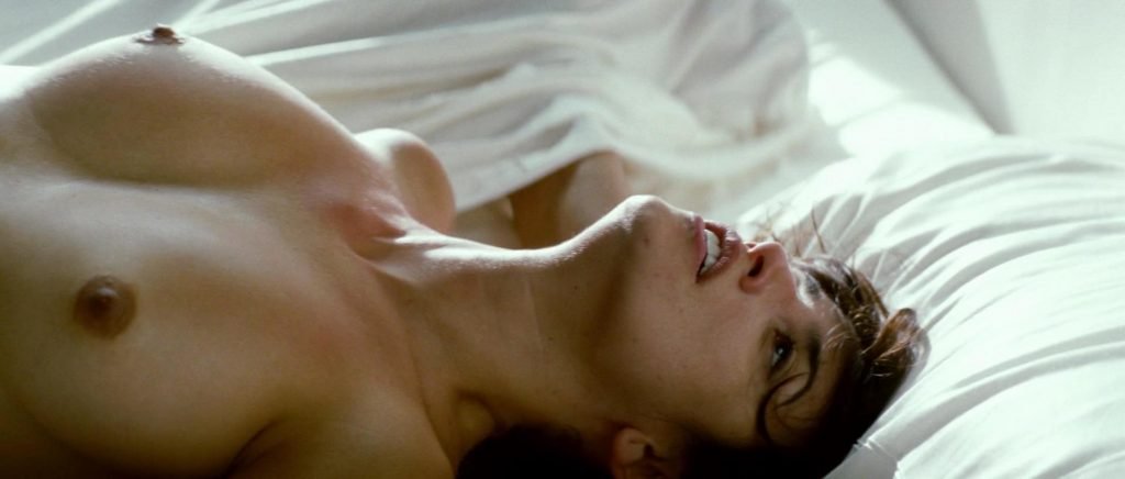 Penelope Cruz nude - Broken Emunderwearces (2009)