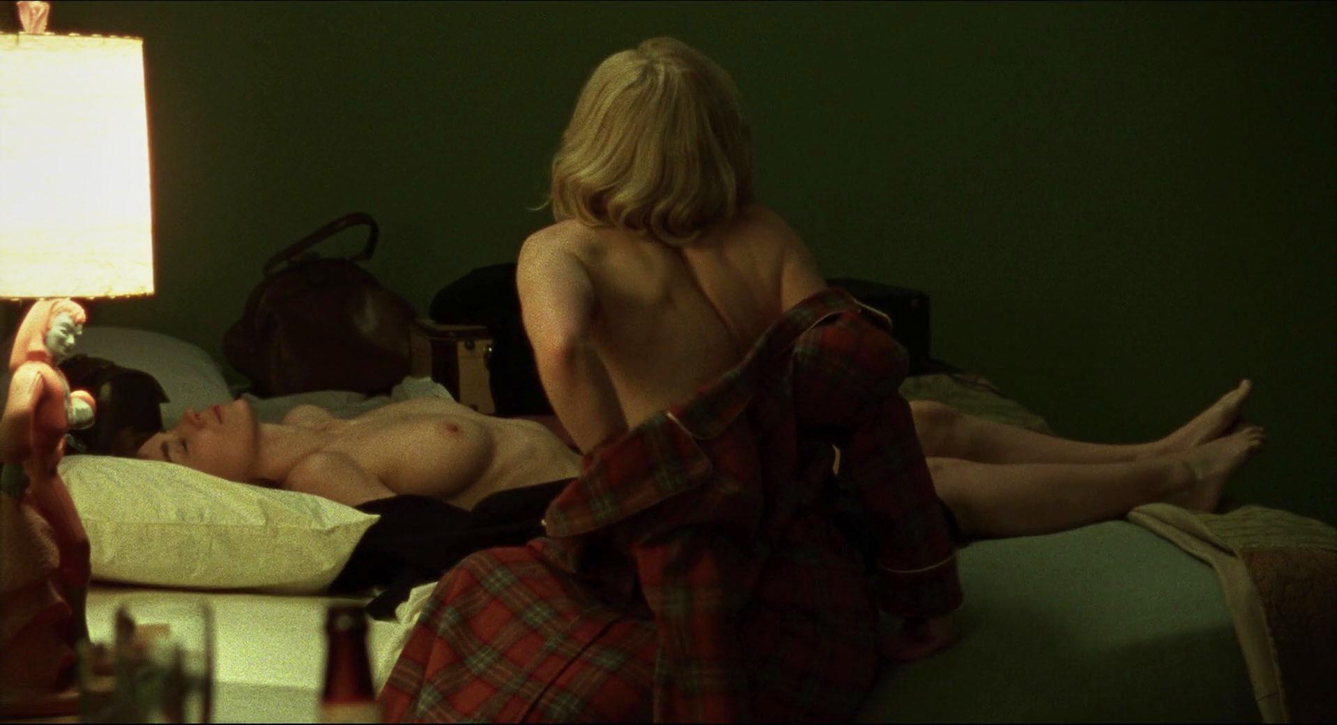 Rooney Mara nude, Cate Blanchett sexy - Carol (2015)