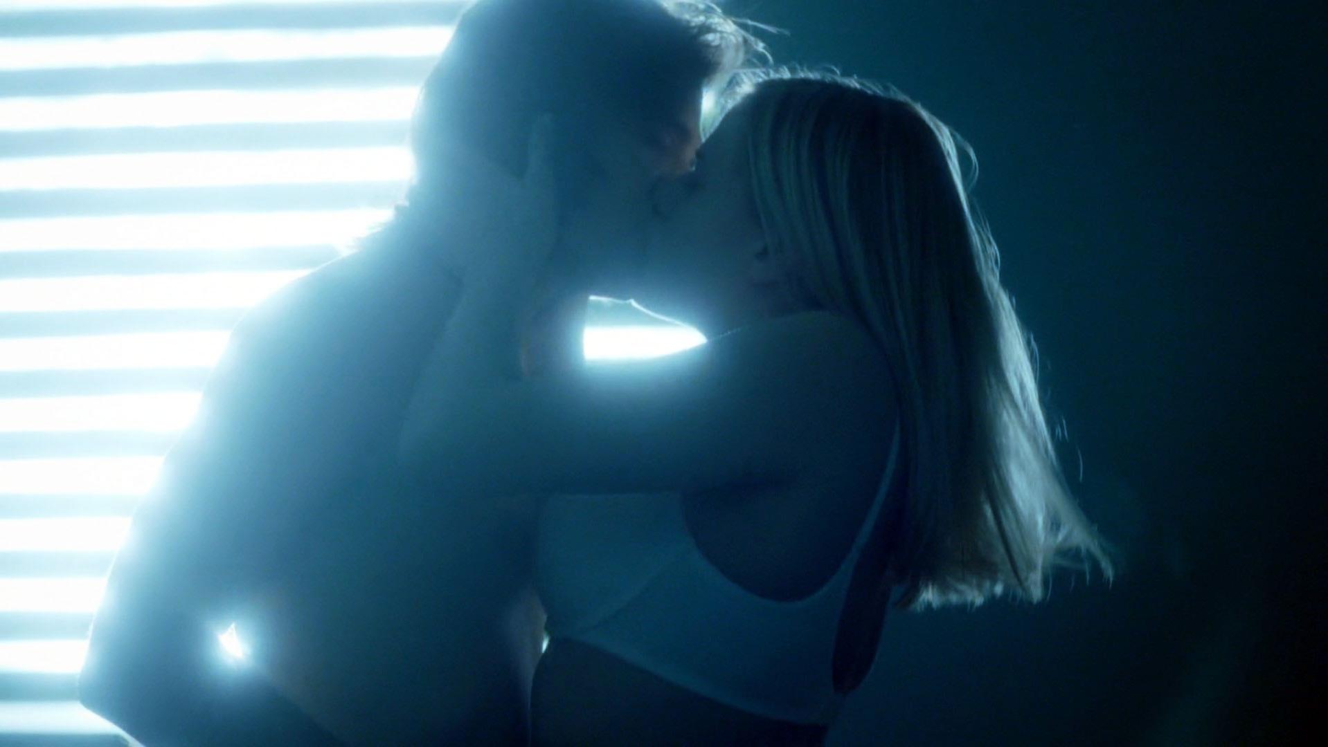 Olivia Taylor Dudley sexy - The Magicians s01e07 (2016)