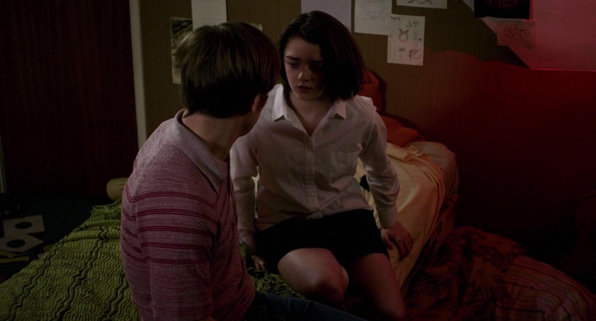Maisie Williams sexy - The Falling (2014) .