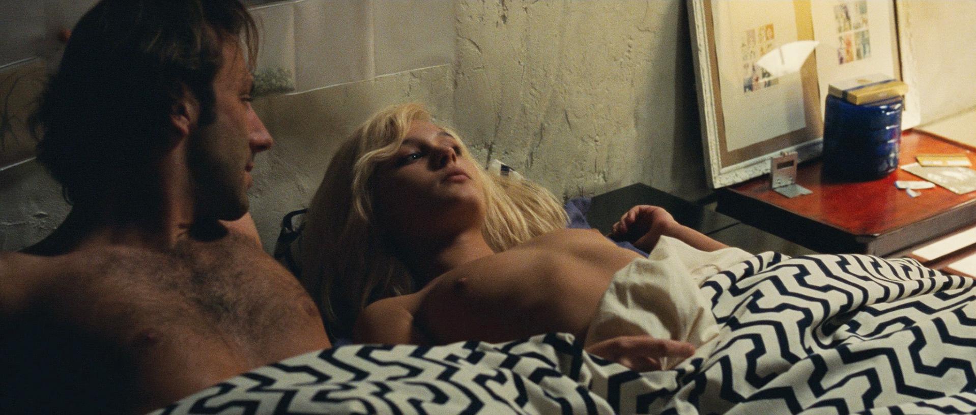Virginie Ledoyen nude - Heroines (1997)
